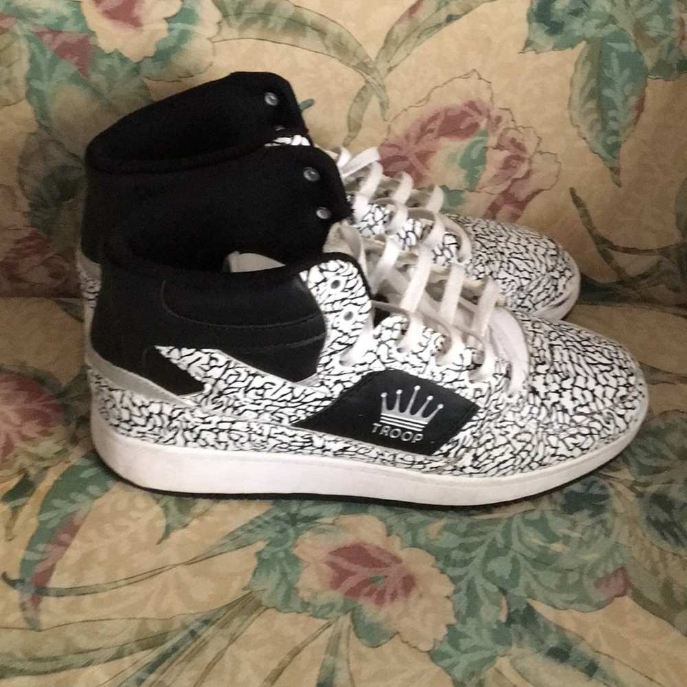 Troop shoes